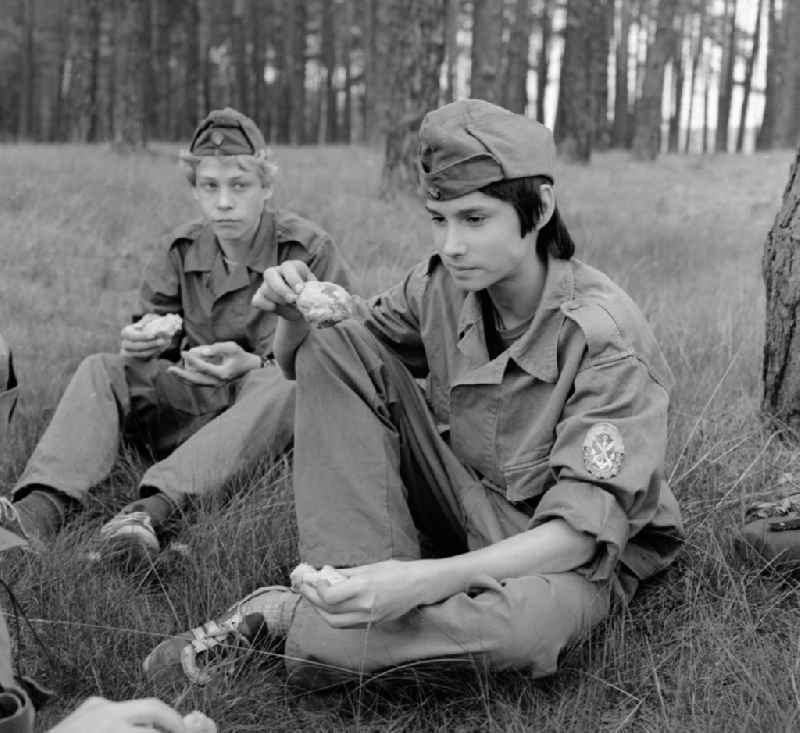 Students of the upper school in the military camp in Gross Koeris in the federal state Brandenburg on the territory of the former GDR, German Democratic Republic. Military education was a compulsory subject in the 9th and 1