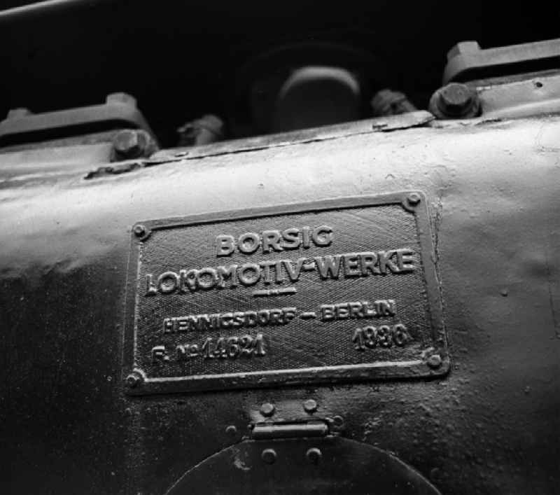 Factory plate of a steam locomotive of the Deutsche Reichsbahn of the class