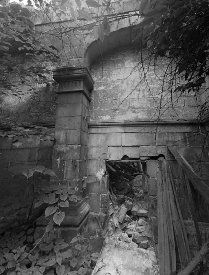 Debris and wall remains of the ruins of the synagogue on Bakenstrasse and Judenstrasse in Halberstadt in the state Saxony-Anhalt on the territory of the former GDR, German Democratic Republic