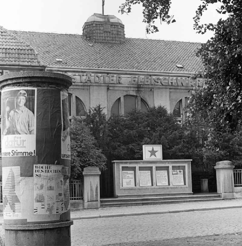 Protest poster and banner solution an der Kehrstrasse in Halberstadt in the state Saxony-Anhalt on the territory of the former GDR, German Democratic Republic