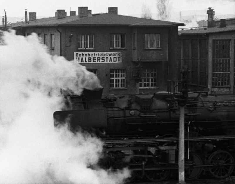 Steam locomotives - operating by Deutsche Reichsbahn - series 50 36
