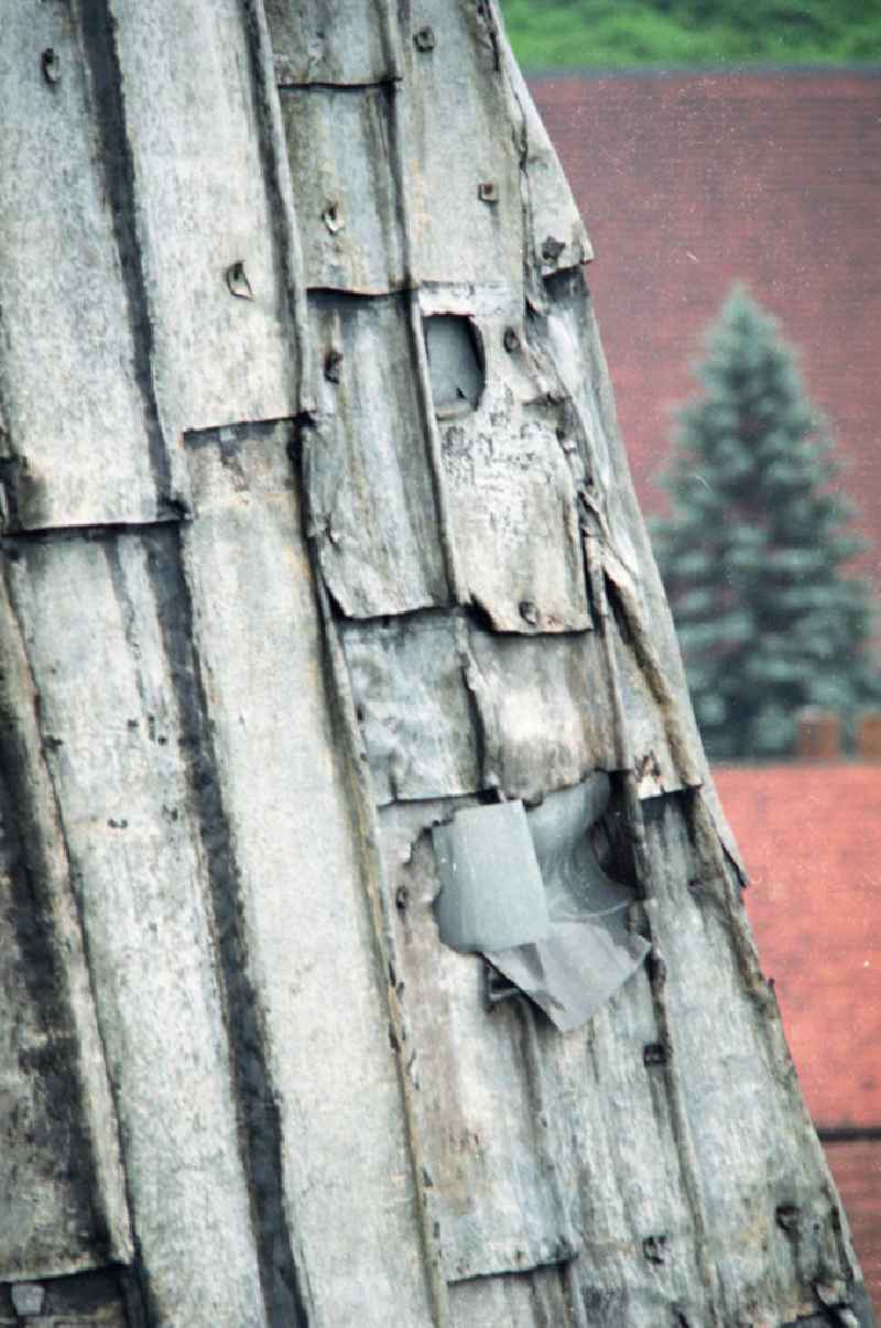 Arbeiten am nördlichen Turm der beiden Osttürme der Liebfrauenkirche. Die Liebfrauenkirche ist die einzige viertürmige romanische Basilika Mitteldeutschlands. 2005 beging sie ihre 100