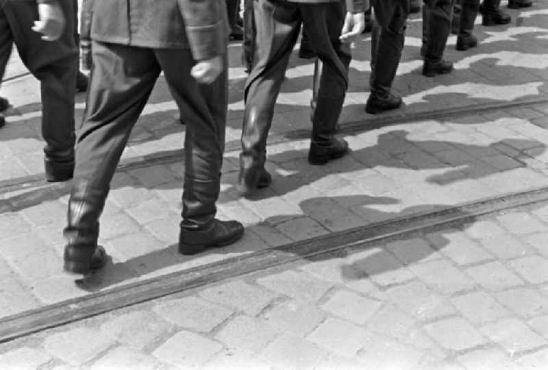 Parade formation and march of soldiers and officers ' Grenzregiment 2