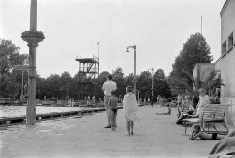 Bathers in the swimming pool and the outdoor facilities of the swimming pool Sommerbad an der Gebrueder-Rehse-Strasse in Halberstadt in the state Saxony-Anhalt on the territory of the former GDR, German Democratic Republic