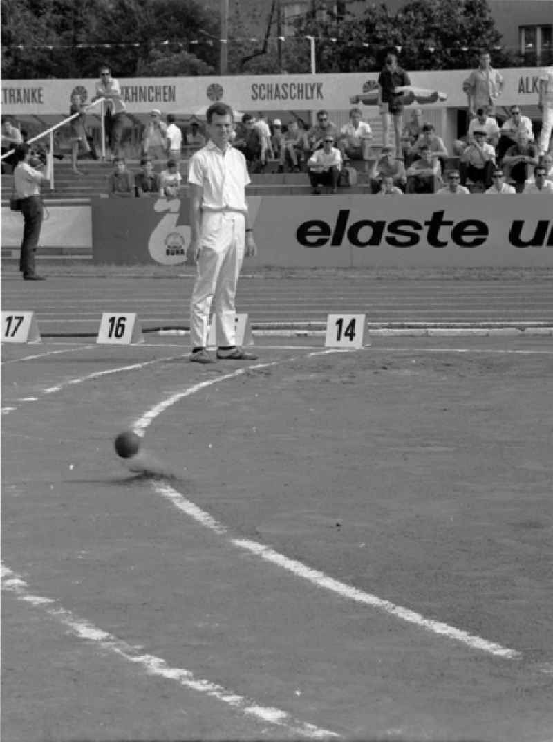 27.-30.07.1967
XX. Leichtathletik Meisterschaft Halle
Kugel von Max Klauß (1