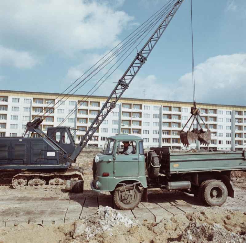 Bauarbeiten in einem Neubaugebiet in Halle-Neustadt. Am Standort der Chemieindustrie der DDR wurde in den 1960er und 197