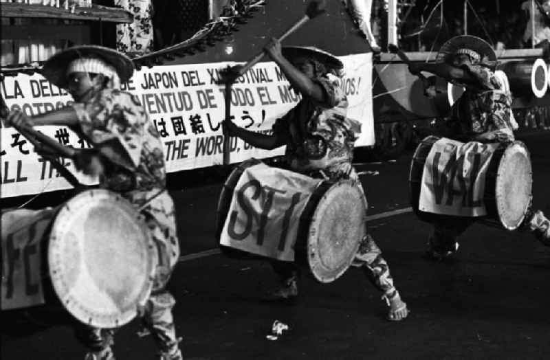 Internationaler Karneval während der XI. Weltfestspiele vom 28.07. - 05.08.1978. Trommler der Delegation aus Japan. Das Festival stand unter dem Motto: 'Für antiimperialistische Solidarität, Frieden und Freundschaft'. 18.500 Jugendliche aus 145 Ländern nahmen teil, darunter 20