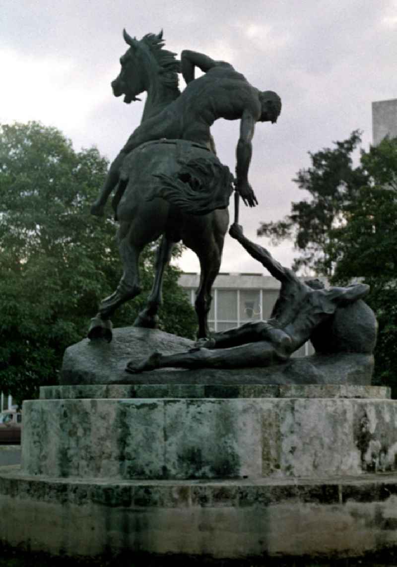 Blick auf die Statue 'Los Portadores de la Antorcha' in Havanna. Das Original der Skulptur 'Die Fackelträger' steht in Madrid und stammt von der Bildhauerin Anna Vaughn Hyatt Huntington.