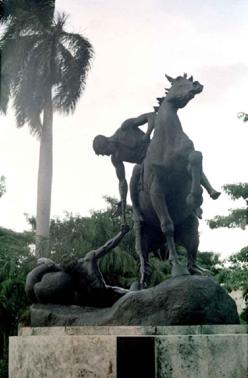 Blick auf die Statue 'Los Portadores de la Antorcha' in Havanna. Das Original der Skulptur 'Die Fackelträger' steht in Madrid und stammt von der Bildhauerin Anna Vaughn Hyatt Huntington.