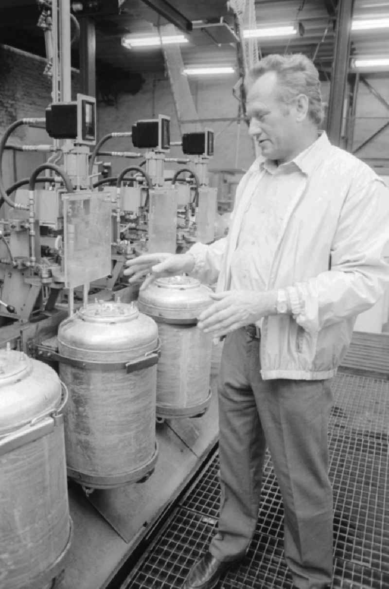 Plant and production equipment for the production of hot water systems in 'LEW Hennigsdorf' in Hennigsdorf in Brandenburg on the territory of the former GDR, German Democratic Republic