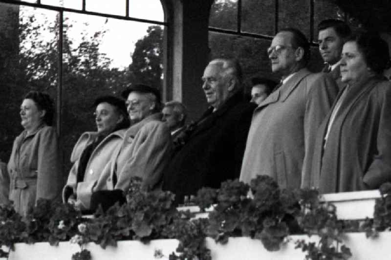 Reception for politicians und Praesident Wilhelm Pieck auf der Galopprennbahn in Hoppegarten in the state Brandenburg on the territory of the former GDR, German Democratic Republic
