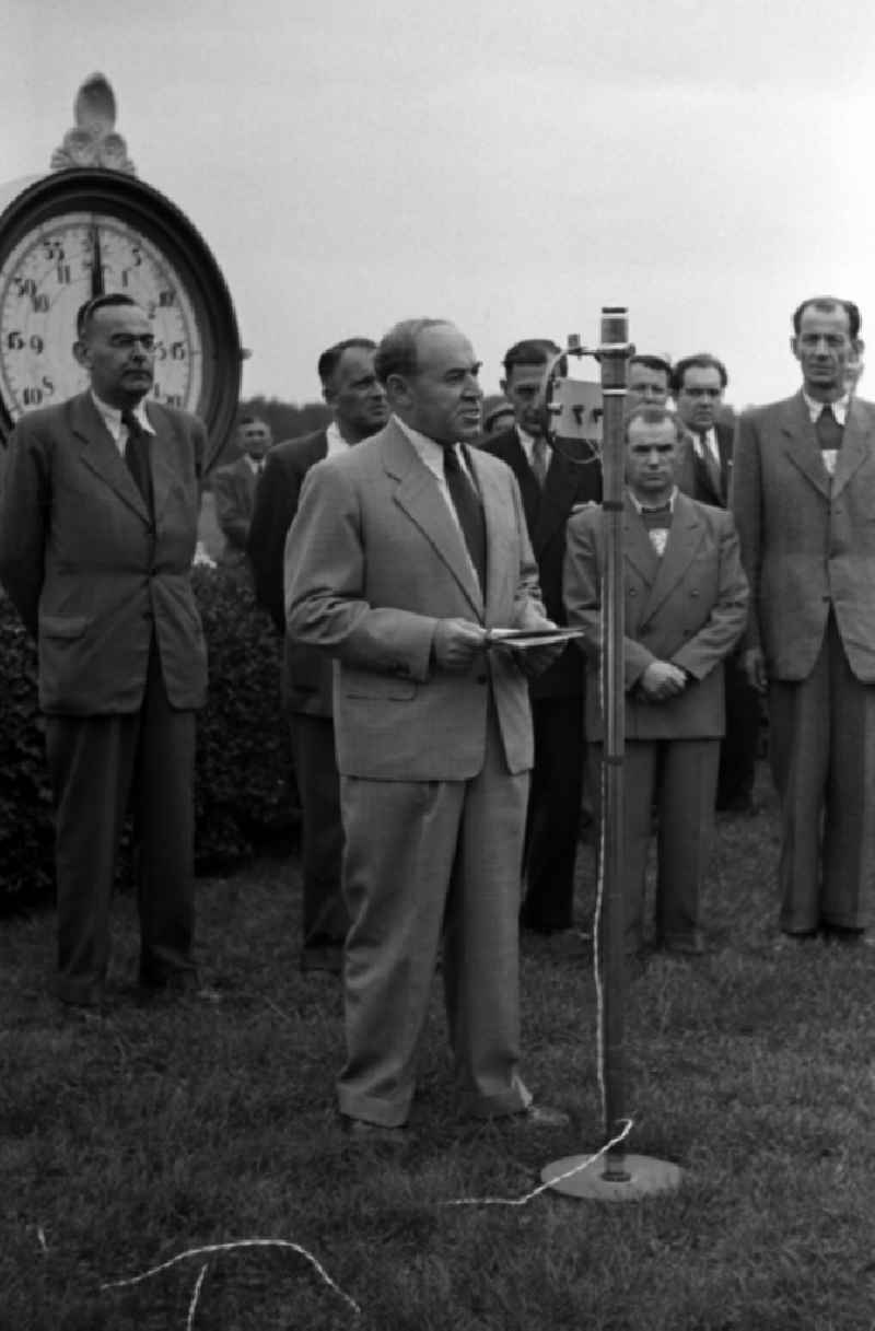 Paul Scholz, Deputy Chairman of the Council of Ministers of the GDR, gives a speech at the racecourse in Hoppegarten in the state Brandenburg on the territory of the former GDR, German Democratic Republic