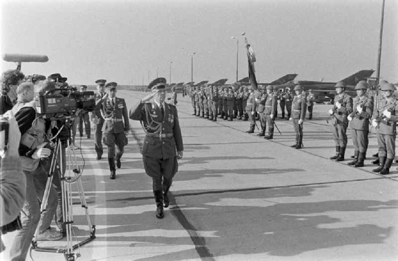 Colonel-General Wolfgang Reinhold, head of the LSK/LV air force - air defense walking the honor formation on the occasion of the media-effective presentation of flight technology and equipment of the MiG-21 PFM weapon system as part of a disarmament campaign at the Drewitz airfield of the 'Wilhelm Pieck' fighter squadron of the National People's Army NVA office in Jaenschwalde in the state of Brandenburg on the territory of the former GDR, German Democratic Republic