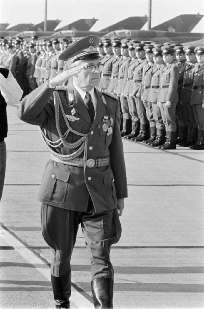 Colonel-General Wolfgang Reinhold, head of the LSK/LV air force - air defense walking the honor formation on the occasion of the media-effective presentation of flight technology and equipment of the MiG-21 PFM weapon system as part of a disarmament campaign at the Drewitz airfield of the 'Wilhelm Pieck' fighter squadron of the National People's Army NVA office in Jaenschwalde in the state of Brandenburg on the territory of the former GDR, German Democratic Republic