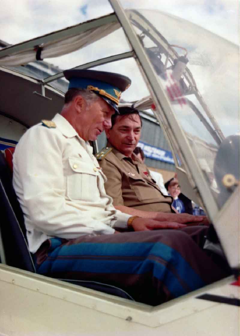 Visit the flyer cosmonaut of the GDR - General Sigmund Jaehn with Colonel Valery Fedorovich Bykowski in the flying school of the GST in Trebbin - Schoenhagen in today's state of Brandenburg