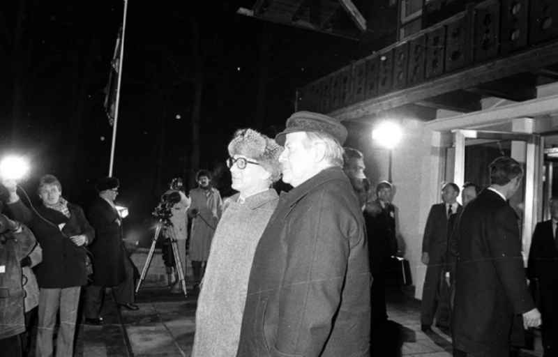 Bundeskanzler Helmut Schmidt und Erich Honecker vor der Residenz Hubertusstock am Werbellinsee (Brandenburg).