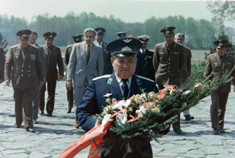 Meeting of army members of the NVA National People's Army with members of the GSSD group of the Soviet armed forces in Germany on the occasion of Colonel Mikhail Petrovich Dewjatajew's visit to the memorial for Opin Karlshagen in the state of Mecklenburg-Western Pomerania on the territory of the former GDR, German Democratic Republic