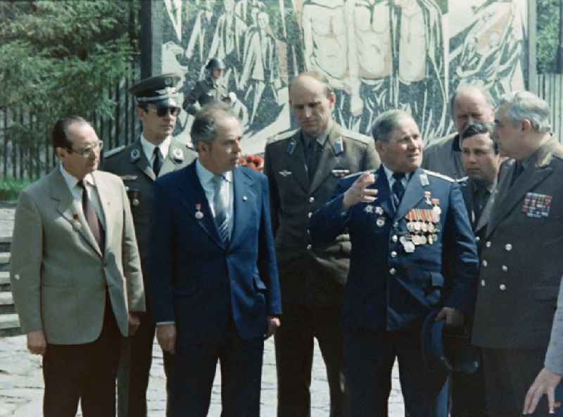 Meeting of army members of the NVA National People's Army with members of the GSSD group of the Soviet armed forces in Germany on the occasion of the visit of Colonel Mikhail Petrovich Dewjatajew with members of the LSK Air Force - Air Defense and the People's Navy stationed on the island at the memorial for the victims of the ' Army test site Peenemuende' in Karlshagen in the state of Mecklenburg-Western Pomerania on the territory of the former GDR, German Democratic Republic