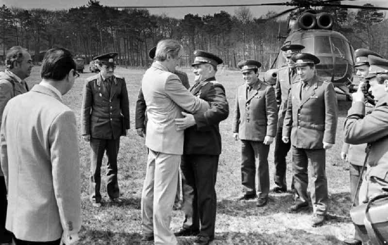 Colonel Mikhail Petrovich Dewjatajew with members of the LSK air force stationed on the island - air defense and the People's Navy and officers of the GSSD 'Group of Soviet Forces in Germany' at the grove of honor of the NVA - office in Karlshagen in the state of Mecklenburg-Western Pomerania on the territory of the former GDR, German Democratic Republic