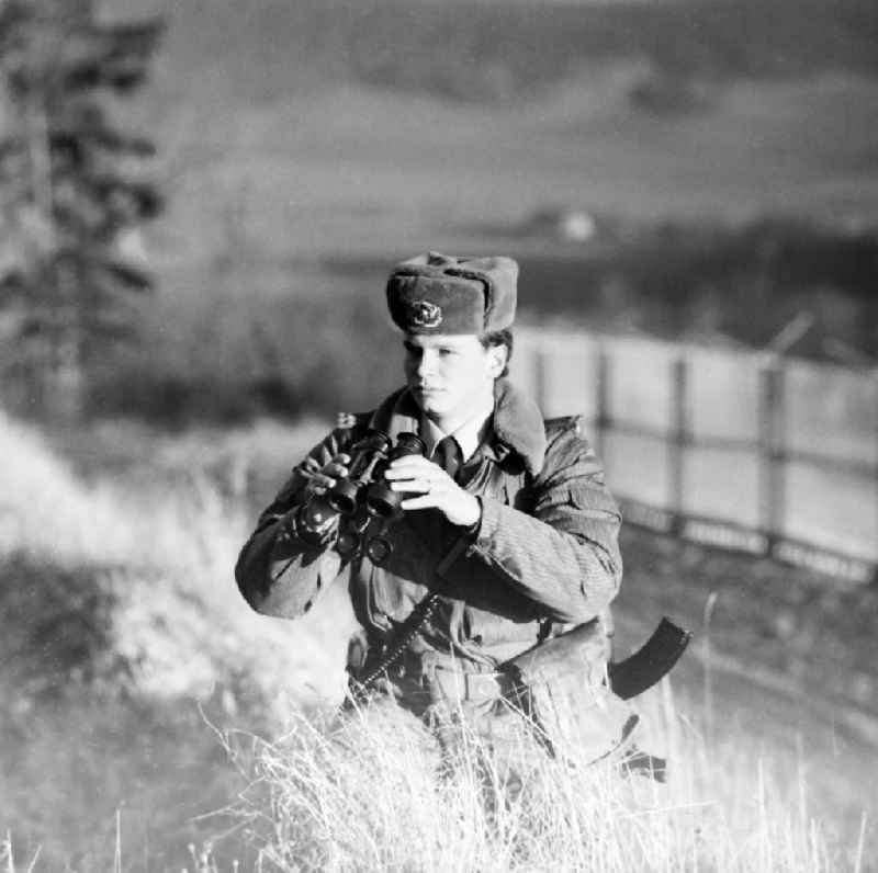 Patrol - patrol of soldiers of the East German border troops in border areas - border strip at Kella today's state of Thuringia