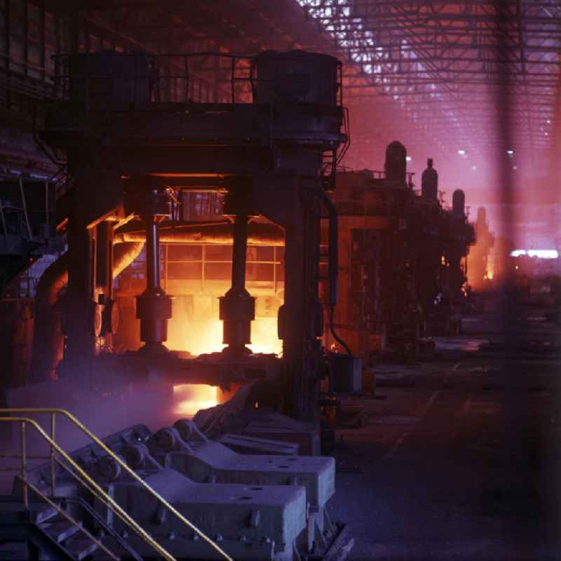 Blick in das 1959 als Volkseigener Betrieb gegründete Stahlwerk, hier die Stahlschmelze, der ostslowakischen Stadt Kosice.