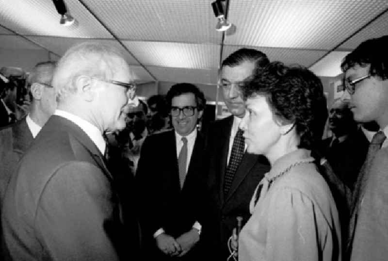 März.1986 Leipziger Frühjahrsmesse.Erich Honecker besucht folgende Messestände: Bulgarien, Großbritanien, Belgien, Vietnam, Frankreich, Österreich, Italien, Schweden, Indien.