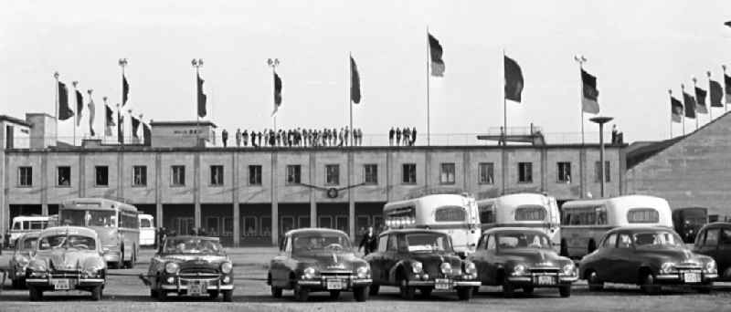 Die 13. Internationale Friedensfahrt vom 2. bis 16.5.1960 führte von Prag über Warschau nach Ost-Berlin über eine Gesamtlänge von 2290 km. 2