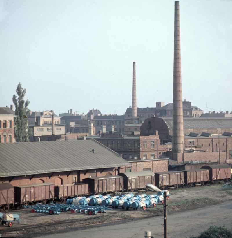 Blick auf die Industriesiedlung Plagwitz in Leipzig. Im 19. Jahrhundert hatten sich in der Gemeinde Plagwitz verschiedene Fabriken angesiedelt. Auch zu DDR-Zeiten hatten mehrere Volkseigene Betriebe hier ihren Sitz.