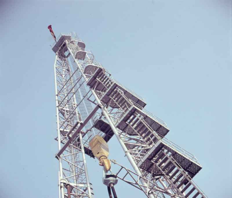 Conveyor tower and oil rig arrangement for the gas support on the railing of the Leipzig fair in Leipzig in the federal state Saxony in the area of the former GDR, German democratic republic