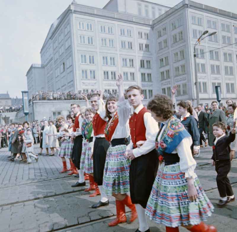 Men and women in traditional clothing during the celebrations of the 1st of May 1964 in the district Mitte in Leipzig in the state Saxony on the territory of the former GDR, German Democratic Republic