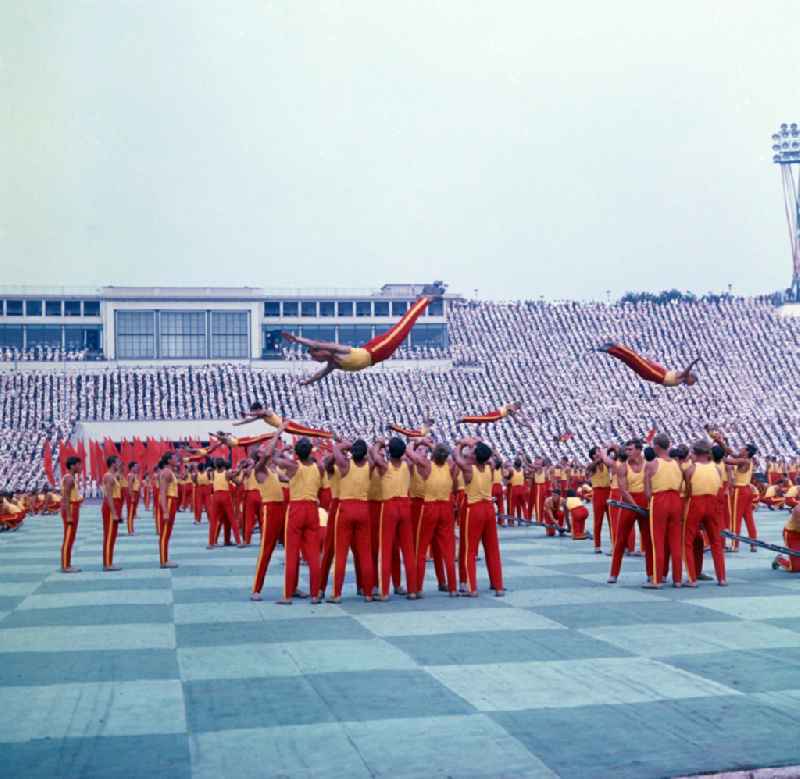 Athletes at the opening ceremony in Leipzig's Central Stadium during the V. Gymnastics and Sports Festival of the GDR in Leipzig in the state Saxony on the territory of the former GDR, German Democratic Republic
