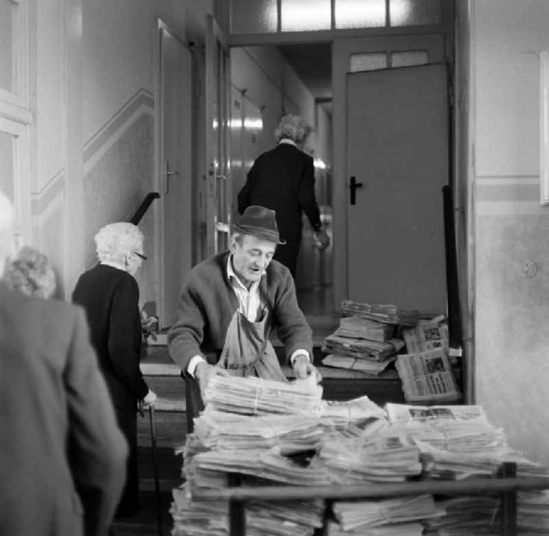 A senior citizen distributes newspapers in the Andersen-Nexoe-Heim in Leipzig in the federal state of Saxony on the territory of the former GDR, German Democratic Republic