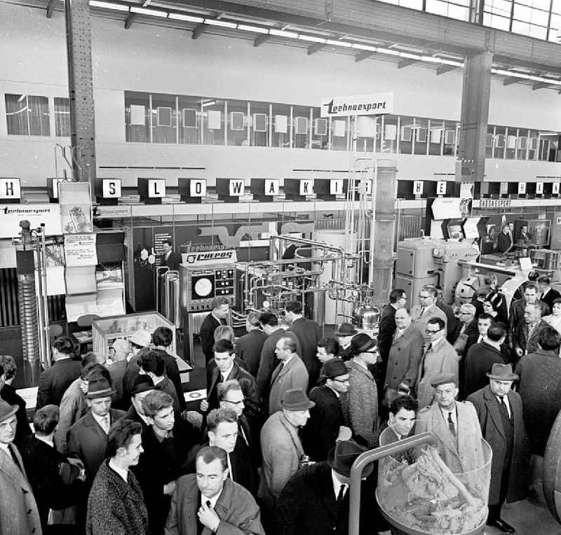 März 1967
Leipzig / Sachsen
Technische Messe
Halle 4, Stand der CSSR - Technoexport

Umschlagnr.: 4