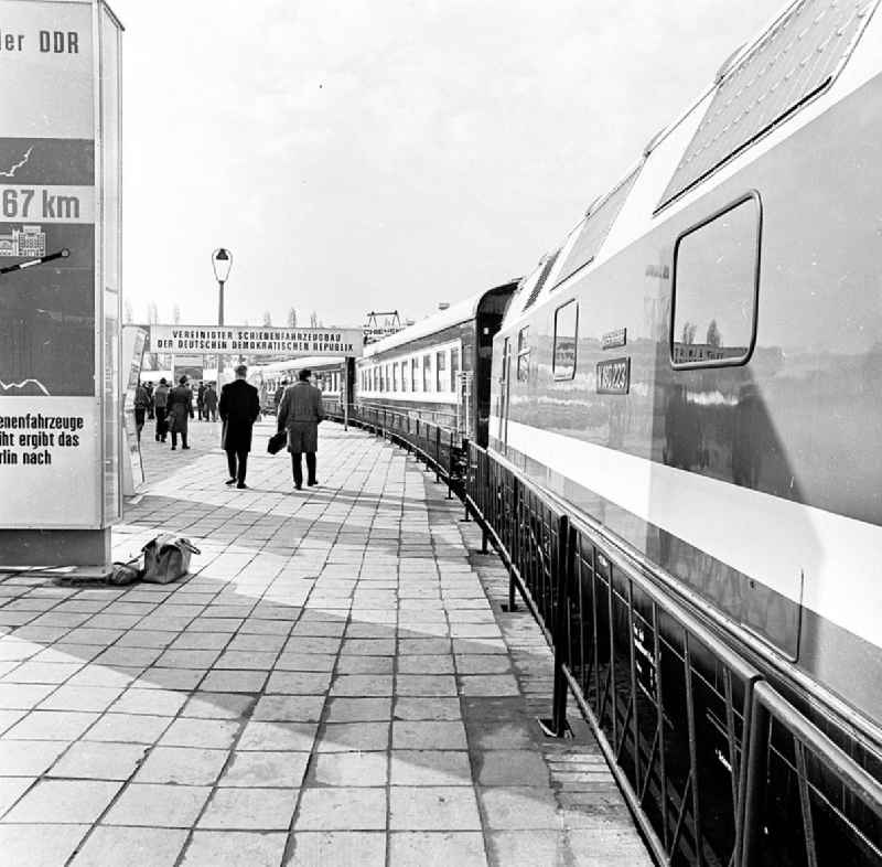 März 1967
Technische Messe in Leipzig (Sachsen)
Schienenfahrzeuge aus der DDR, Vereinigter Schienenfahrzeugbau

Umschlagnr.: 6