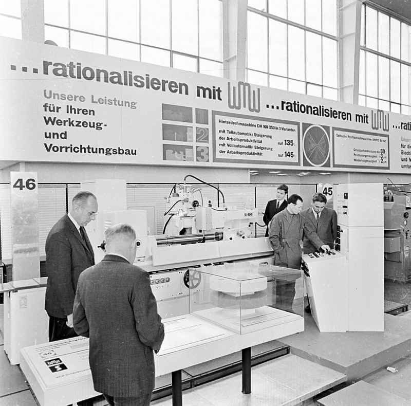 März 1967
Technische Messe in Leipzig (Sachsen)
WMW-Programmgesteuerte Rundschleifmaschine

Umschlagnr.: 17