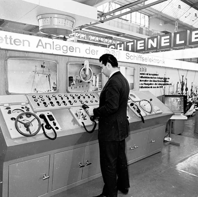 März 1967
Technische Messe in Leipzig (Sachsen)
Anlagen der RFT Schiffselektronik

Umschlagnr.: 9