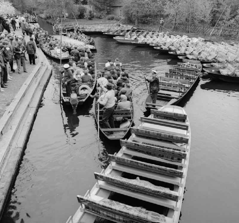 Spreewald barges with tourists in the Spreewald in Luebbenau/Spreewald in the federal state Brandenburg on the territory of the former GDR, German Democratic Republic