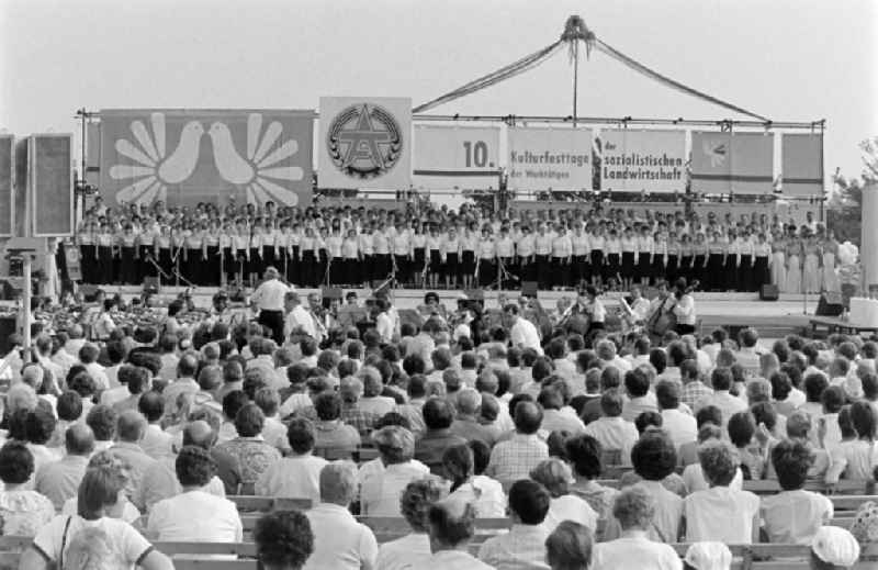 21st Workers' Festival in Magdeburg, Saxony-Anhalt in the territory of the former GDR, German Democratic Republic