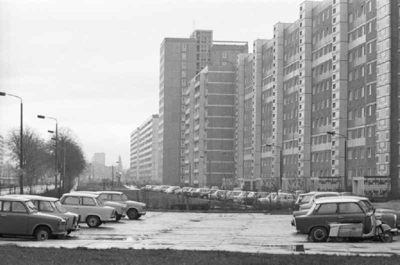 Cars including the type 'Trabant / Trabi'  in a housing area with houses in the industrialized building style in the district of Magdeburg-Nord