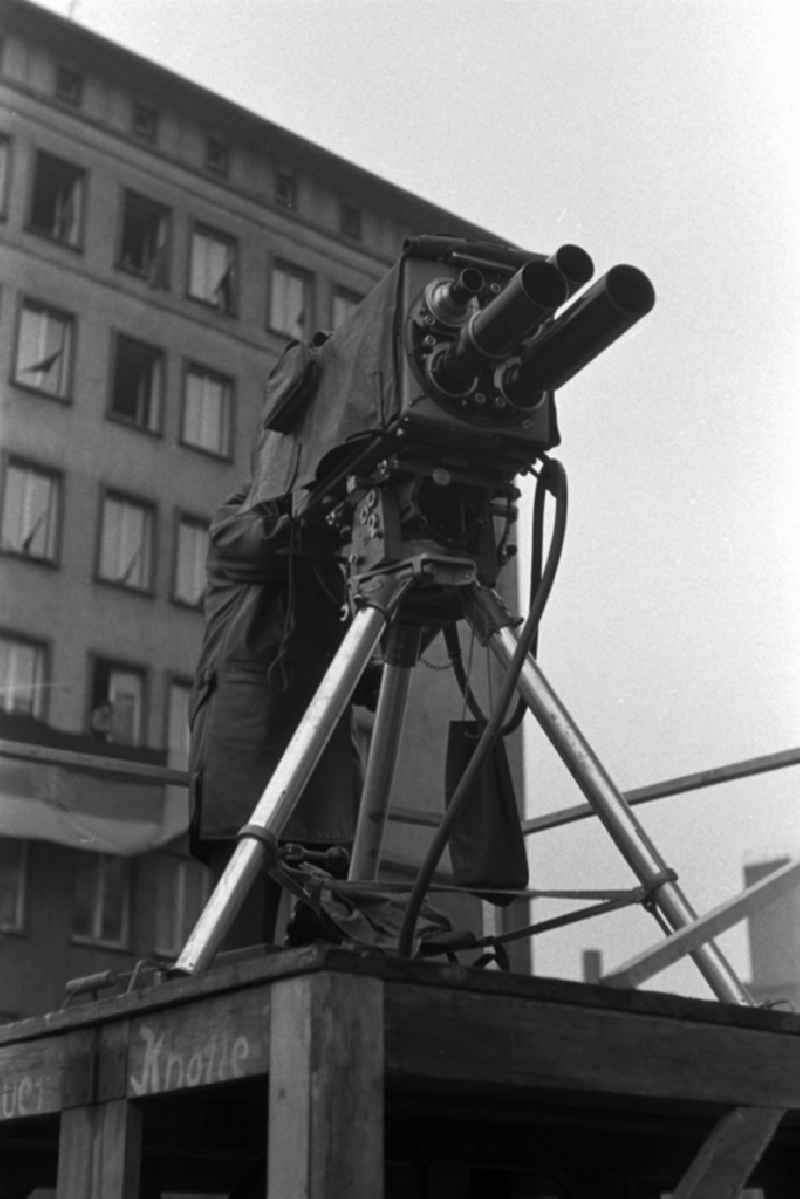 Camera man on a wooden platform with a KIO television camera in Magdeburg. The KIO was the first commercially successful German television camera