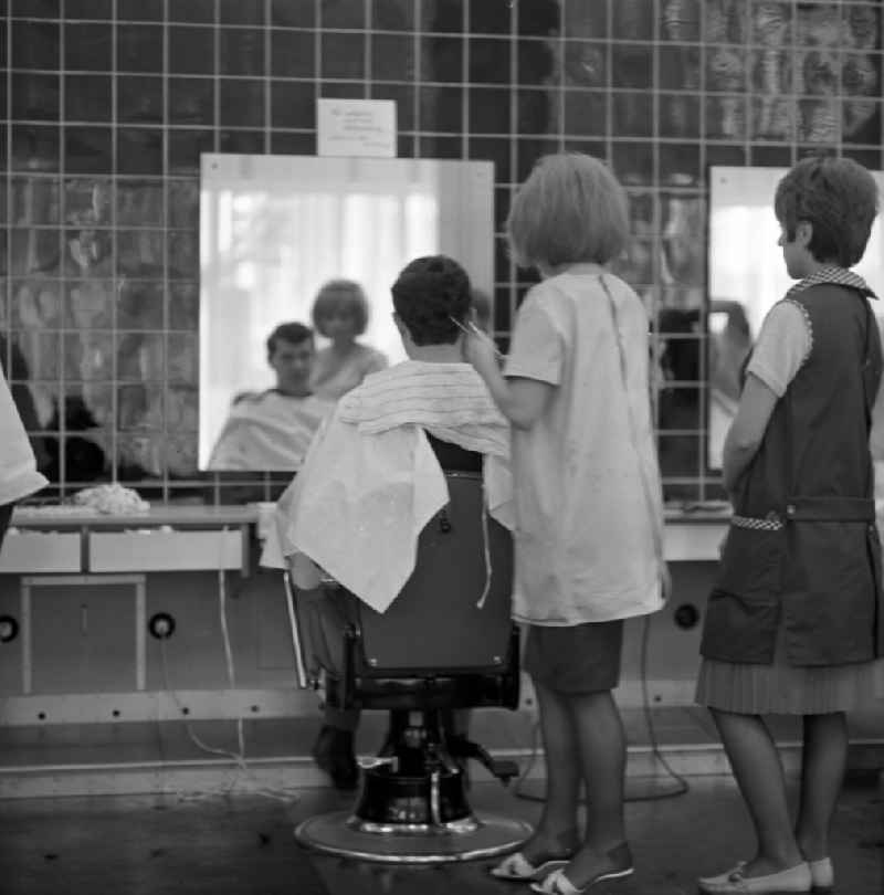 Training in a DDR - hair salon for men in 1965 in Magdeburg