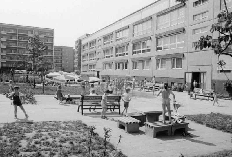 Children cooked / day nursery lilac court in the part of town of Olvenstedt in Magdeburg in the federal state Saxony-Anhalt in the area of the former GDR, German democratic republic