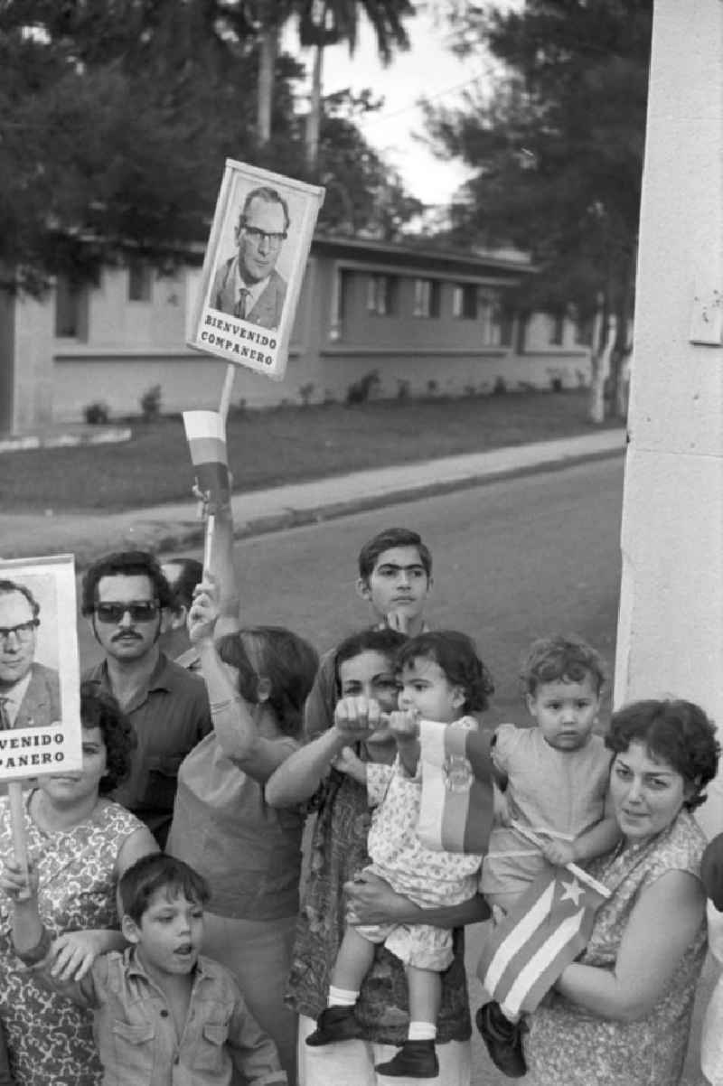 Mit großem Jubel wird in der kubanischen Bevölkerung die Ankunft des Staats- und Parteivorsitzenden der DDR, Erich Honecker, in Matanzas gefeiert. Honecker stattete vom 2