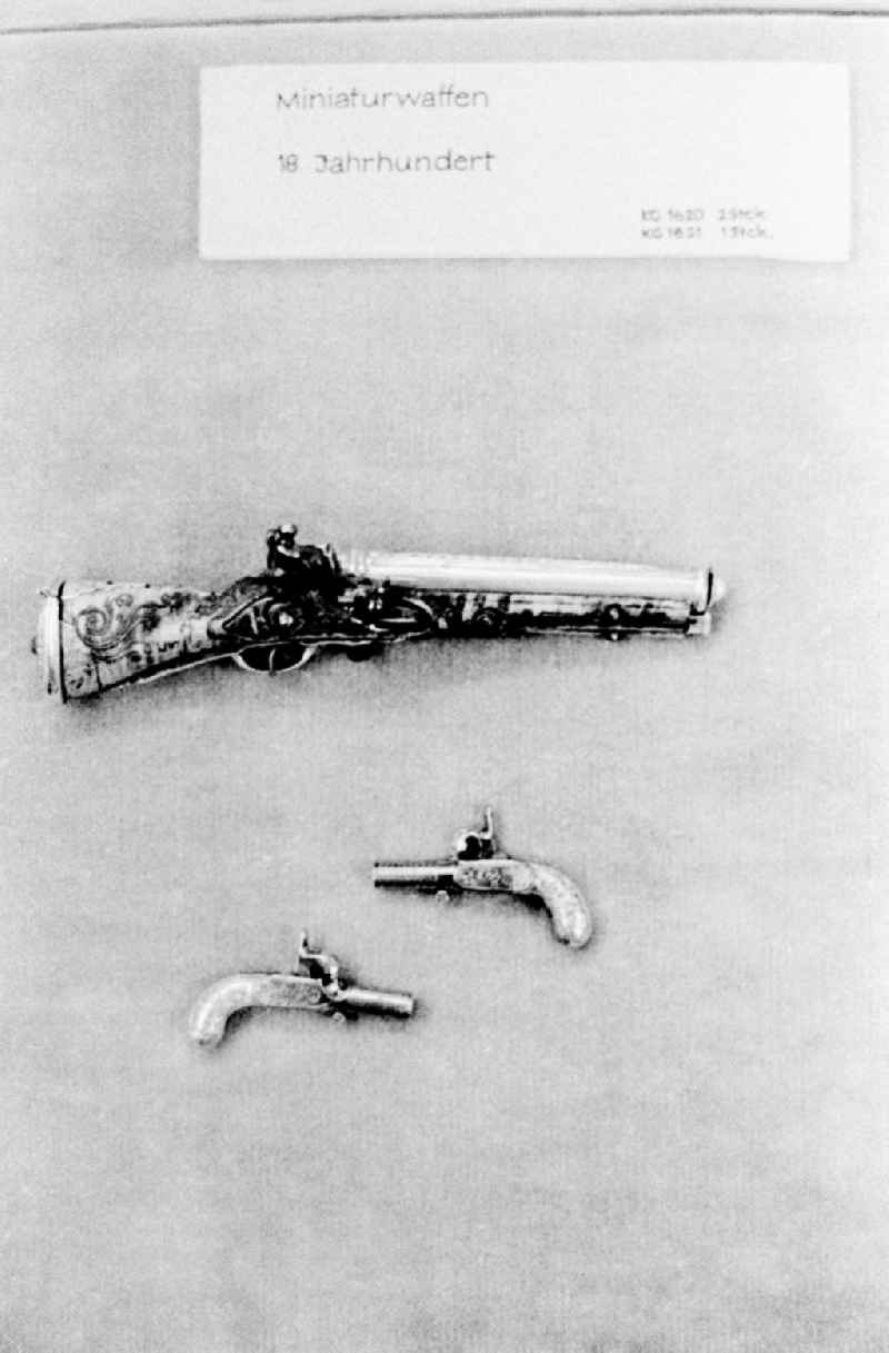 Schloßmuseum Schwerin:  Handfeuerwaffen (22.08.89)
12.