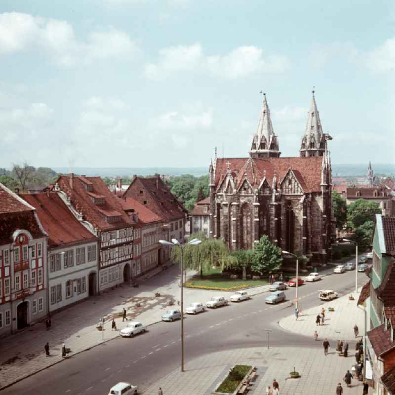 Blick auf die Divi-Blasi-Kirche am Untermarkt in Mühlhausen.