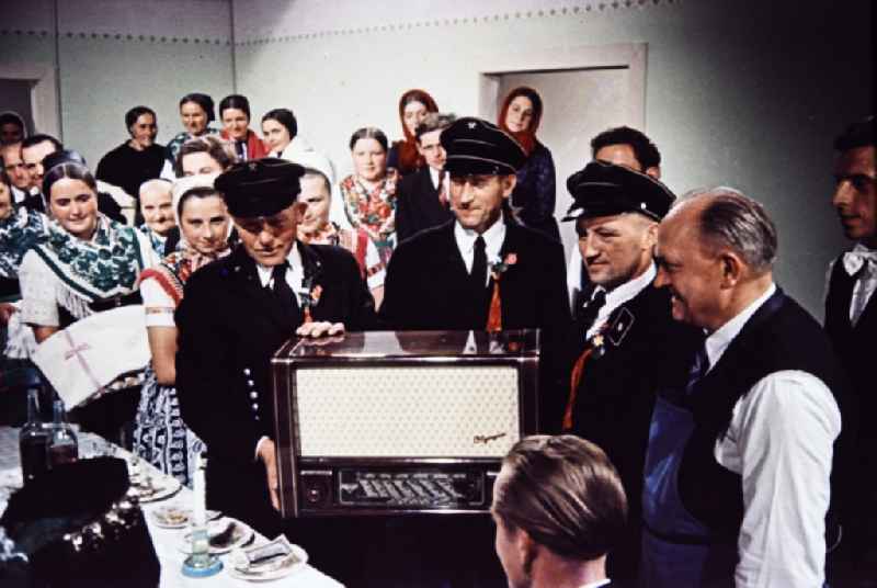 Wedding gift transfer Sorbian inhabitants in the form of an old tube radio 'Olympia' in Milkel in the state of Saxony in the territory of the former GDR, German Democratic Republic