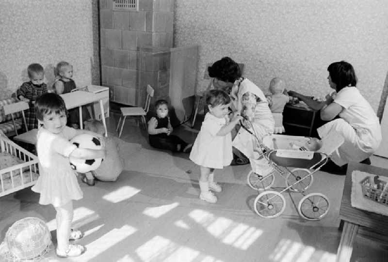 Toddlers in a day nursery / children cooked in Mittenwalde in the federal state Brandenburg in the area of the former GDR, German democratic republic