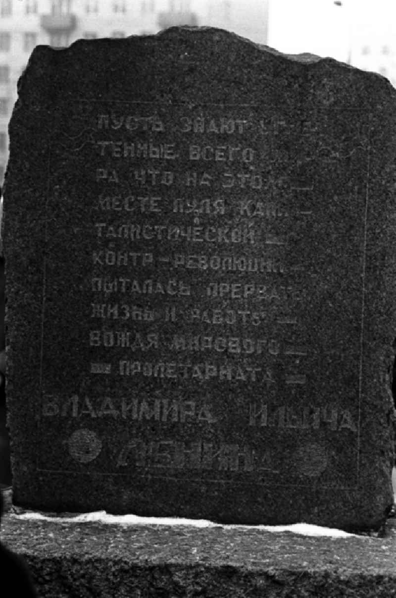 Erste Stein von einen Denkmal auf dem Platz, wo 'am 3