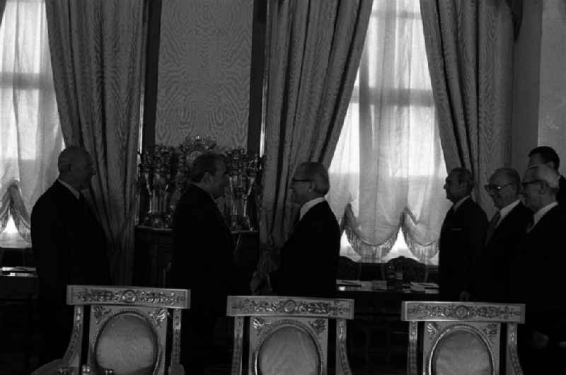 Leonid Breshnew empfängt Erich Honecker. Beginn der Verhandlungen (