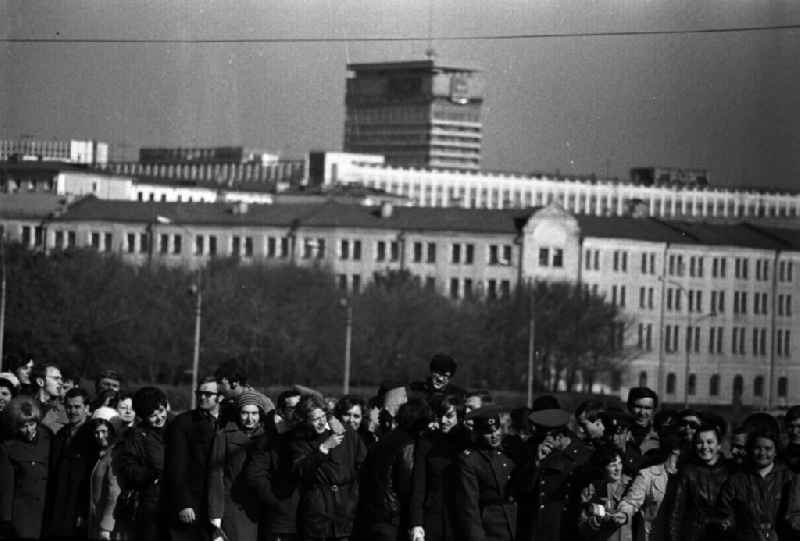 Ankunft von Erich Honecker in Moskau. Fahrt durch die Stadt (